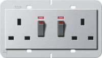 Gira Doppelsteckdose 13A abschaltbar alu 278426