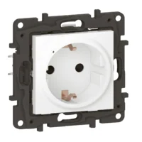 Legrand 863620 Niloe Step with Netatmo Schuko-Steckdose Ultraweiß