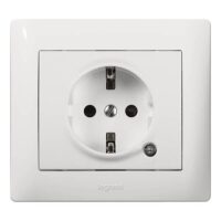 Legrand 771048 Schuko Steckdose mit erhöht Berührungsschutz beleuchtet Galea ultraweiß