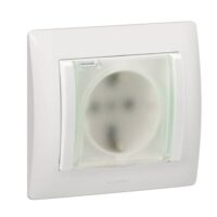 Legrand 771027 Steckdose (SK) Berührungsschutz Klappdeckel. Feuchtraum Unterputz Galea ultraweiß