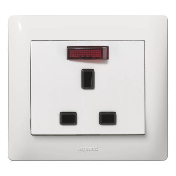 Legrand Legrand 775848 Einsatz Steckdose (SK) britischer Stand. Berührungsschutz abschaltbar