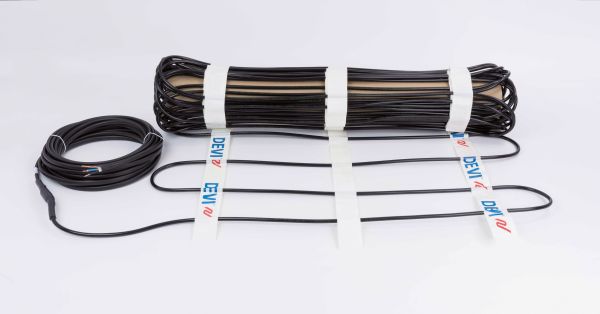 DEVI Freiflächenheizung 300W/qm 4270W DEVIsnow 300 14,5qm 1Kaltl 400V 30W/m
