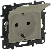 Legrand 864663 Schuko Steckdose (SL) Berührungsschutz Klappdeckel Niloe Step Sand