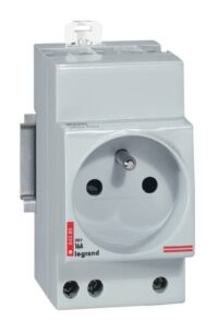 Legrand 004280 Verteiler Steckdose franz. Standard 2-polig+E 2,5TE