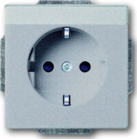 Busch-Jaeger Steckdosen-Einsatz Aluminium-Silber mit Besch feld 2P+E16A 20 EUN-83