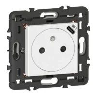 Legrand 077161L Kombi-Steckdose franz. Std erhöht Berührungsschutz 1USB-C Mosaic ultraw.