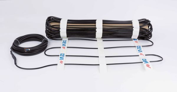DEVI Heizband 30W/m 400V 17,5m sw 80°C DEVIsnow 30 2adrig Ø7,5mm