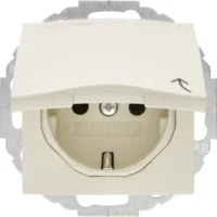 Berker SCHUKO-Steckdose weiß/gl mit Klappdeckel 47468982