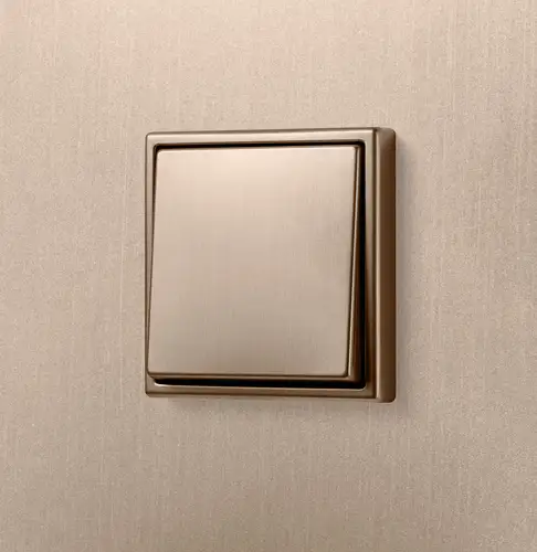 JUNG LS 990 in Brushed Brass (Echtmessing)