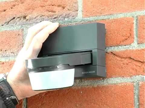 Video-Vorschau: Anwendungsfilm Busch-Wächter® Gerät lösen und abnehmen.