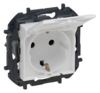 Legrand 864163B Niloe Step V4 Steckdose erhöhter Berührungsschutz Klappdeckel