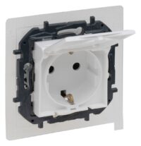 Legrand 864139B Niloe Step Schutzkontakt Steckdose IP44 erhöhtBerührungsschutz