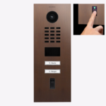 DoorBird D2102FV Fingerprint 50 IP Video Türsprechanlage – Echte Baubronze